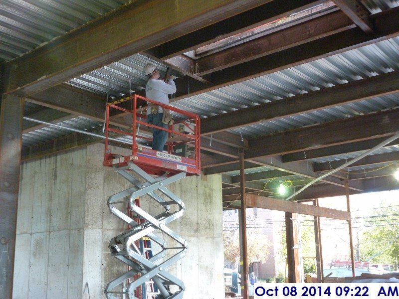 Installing duct hangers at the Main Lobby Facing North-East (800x600)